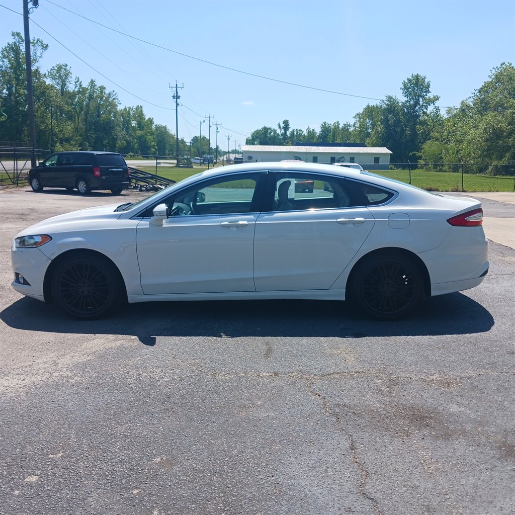 2013 Ford Fusion SE's photo